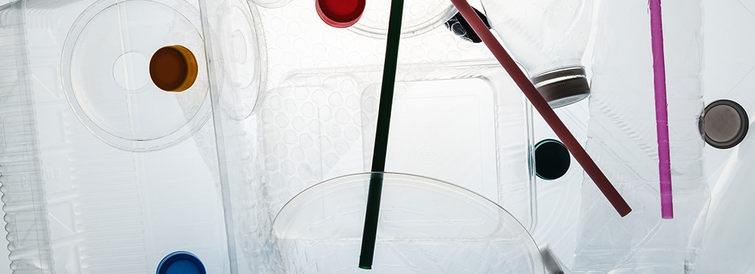 É preciso lavar os resíduos recicláveis?